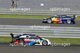 16.05.2004 Adria, Italy,  DTM, Sunday, Peter Dumbreck (GBR), OPC Team Phoenix, Opel Vectra GTS V8 (left) and Mattias Ekström (SWE), Audi Sport Team Abt, Audi A4 DTM (right), going in opposite directions - DTM Season 2004 at Adria International Raceway (Deutsche Tourenwagen Masters, Italy)