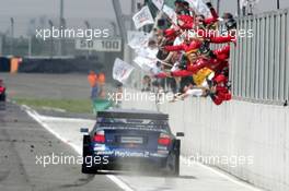 16.05.2004 Adria, Italy,  DTM, Sunday, Mattias Ekström (SWE), Audi Sport Team Abt, Audi A4 DTM, being greated by his team after winning his first race of the season - DTM Season 2004 at Adria International Raceway (Deutsche Tourenwagen Masters, Italy)