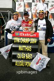 19.09.2004 Brno, Czech Republic,  DTM, Sunday, New 2004 DTM champion Mattias Ekström (SWE), Audi Sport Team Abt, Portrait, with his father and his best friend - DTM Season 2004 at Automotodrom Brno, Czech Republic (Deutsche Tourenwagen Masters)