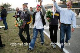 19.09.2004 Brno, Czech Republic,  DTM, Sunday, Opel drivers Jeroen Bleekemolen (NED), OPC Euroteam (left), Timo Scheider (GER), OPC Team Holzer (center) and Marcel Fässler (SUI), OPC Team Phoenix (right), come to congratulate Mattias Ekström (SWE), Audi Sport Team Abt, with his 2004 DTM championship - DTM Season 2004 at Automotodrom Brno, Czech Republic (Deutsche Tourenwagen Masters)