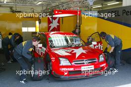 30.04.2004 Estoril, Portugal,  DTM, Friday, Pitbox of Heinz-Harald Frentzen (GER), OPC Team Holzer, Opel Vectra GTS V8 - DTM Season 2004 at Circuito do Estoril (Deutsche Tourenwagen Masters, Portugal)