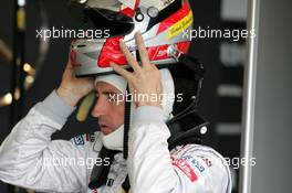 30.04.2004 Estoril, Portugal,  DTM, Friday, Bernd Schneider (GER), Vodafone AMG-Mercedes, Portrait, preparing to go out - DTM Season 2004 at Circuito do Estoril (Deutsche Tourenwagen Masters, Portugal)