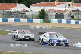 30.04.2004 Estoril, Portugal,  DTM, Friday, Manuel Reuter (GER), OPC Team Holzer, Opel Vectra GTS V8, in front of Christijan Albers (NED), DaimlerChrysler Bank AMG-Mercedes, AMG-Mercedes C-Klasse - DTM Season 2004 at Circuito do Estoril (Deutsche Tourenwagen Masters, Portugal)