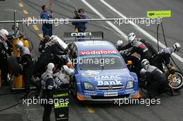 02.05.2004 Estoril, Portugal,  DTM, Sunday, Pitstop of Marcel Fässler (SUI), OPC Team Phoenix, Opel Vectra GTS V8 - DTM Season 2004 at Circuito do Estoril (Deutsche Tourenwagen Masters, Portugal)
