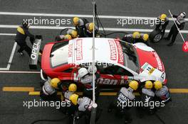 02.05.2004 Estoril, Portugal,  DTM, Sunday, Pitstop of Timo Scheider (GER), OPC Team Holzer, Opel Vectra GTS V8 - DTM Season 2004 at Circuito do Estoril (Deutsche Tourenwagen Masters, Portugal)
