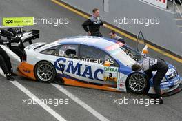 02.05.2004 Estoril, Portugal,  DTM, Sunday, Marcel Fässler (SUI), OPC Team Phoenix, Opel Vectra GTS V8, coming into the pits after being off track having gone through the gravel - DTM Season 2004 at Circuito do Estoril (Deutsche Tourenwagen Masters, Portugal)