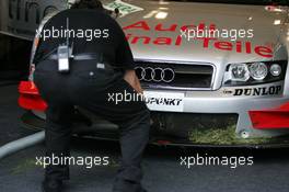 05.06.2004 Klettwitz, Germany,  DTM, Saturday, Audi mechanics remove the grass from the car of Emanuele Pirro (ITA), Audi Sport Infineon Team Joest, Audi A4 DTM, after a trip through the grass - DTM Season 2004 at Lausitzring (Deutsche Tourenwagen Masters)