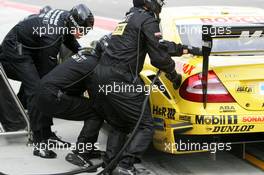 05.06.2004 Klettwitz, Germany,  DTM, Saturday, Pitstop practice of Jarek Janis (CZE), Sonax Dark Dog AMG-Mercedes, Mercedes CLK-DTM - DTM Season 2004 at Lausitzring (Deutsche Tourenwagen Masters)