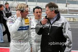 05.06.2004 Klettwitz, Germany,  DTM, Saturday, Polesitter Christijan Albers (NED), DaimlerChrysler Bank AMG-Mercedes, Portrait (left), with Norbert Haug (GER), Sporting Director Mercedes-Benz (right) and Jean Alesi (FRA), AMG-Mercedes, Portrait (center) - DTM Season 2004 at Lausitzring (Deutsche Tourenwagen Masters)