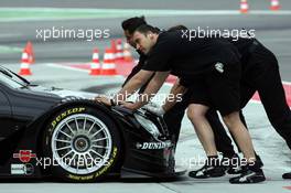 05.06.2004 Klettwitz, Germany,  DTM, Saturday, Mechanics pushing the car in the box, Gary Paffett (GBR), C-Klasse AMG-Mercedes, AMG-Mercedes C-Klasse - DTM Season 2004 at Lausitzring (Deutsche Tourenwagen Masters)