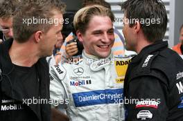 05.06.2004 Klettwitz, Germany,  DTM, Saturday, Christijan Albers (NED), DaimlerChrysler Bank AMG-Mercedes, Portrait (center), being congratulated with his first pole position by his mechanics - DTM Season 2004 at Lausitzring (Deutsche Tourenwagen Masters)