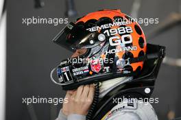 06.06.2004 Klettwitz, Germany,  DTM, Sunday, Christijan Albers (NED), DaimlerChrysler Bank AMG-Mercedes, with a special helmet to support the Dutch  National soccer team, with the text: Rember 1988, Go Holland - DTM Season 2004 at Lausitzring (Deutsche Tourenwagen Masters)