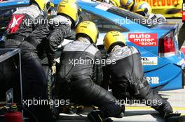 06.06.2004 Klettwitz, Germany,  DTM, Sunday, Pitstop of Manuel Reuter (GER), OPC Team Holzer, Opel Vectra GTS V8 - DTM Season 2004 at Lausitzring (Deutsche Tourenwagen Masters)