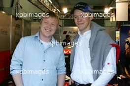 06.06.2004 Klettwitz, Germany,  DTM, Sunday, Kurt Nielsen (NOR), winner of World Idols (left), visiting Mattias Ekström (SWE), Audi Sport Team Abt - DTM Season 2004 at Lausitzring (Deutsche Tourenwagen Masters)