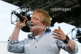 06.06.2004 Klettwitz, Germany,  DTM, Sunday, Kurt NIlsen (NOR), winner of World Idols, performing at the pre-race show during the pitwalk - DTM Season 2004 at Lausitzring (Deutsche Tourenwagen Masters)