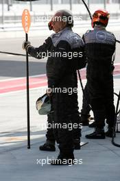 06.06.2004 Klettwitz, Germany,  DTM, Sunday, Gabriele Seresina (ITA), Team Principal OPC Euroteam, participating himself in the pitstops of Jeroen Bleekemolen (NED), OPC Euroteam, Opel Astra V8 Coupé - DTM Season 2004 at Lausitzring (Deutsche Tourenwagen Masters)