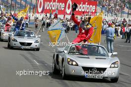 06.06.2004 Klettwitz, Germany,  DTM, Sunday, Grid, before the race, Heinz-Harald Frentzen (GER), OPC Team Holzer, Opel Vectra GTS V8, was stil optimistic but his race ended early in the first corner - DTM Season 2004 at Lausitzring (Deutsche Tourenwagen Masters)