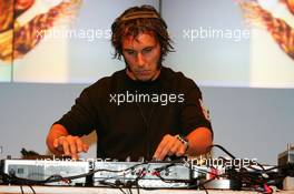 31.07.2004 Nürburg, Germany,  DTM, Saturday, Laurent Aiello (FRA), OPC Team Phoenix, Portrait, working as a DJ in the Opel hospitality unit on Saturday evening, mixing a good house set - DTM Season 2004 at Nürburgring (Deutsche Tourenwagen Masters)
