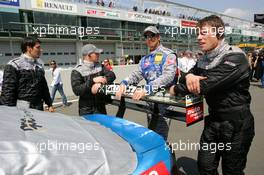 01.08.2004 Nürburg, Germany,  DTM, Sunday, Grid. Manuel Reuter (GER), OPC Team Holzer, Portrait, with some of his mechanics - DTM Season 2004 at Nürburgring (Deutsche Tourenwagen Masters)