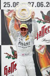 27.06.2004 Nürnberg, Germany,  DTM, Sunday, Podium, Gary Paffett (GBR), C-Klasse AMG-Mercedes, Portrait (1st), holding up the winners trophy - DTM Season 2004 at Norisring (Deutsche Tourenwagen Masters)