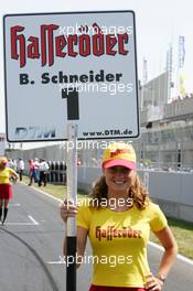 08.08.2004 Oschersleben, Germany,  DTM, Sunday, Grid girl of Bernd Schneider (GER), Vodafone AMG-Mercedes - DTM Season 2004 at Motopark Oschersleben (Deutsche Tourenwagen Masters)