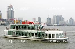 15.07.2004 Shanghai, China,  DTM, Thursday, A party boat which take people for a tour over the Huangpu river - DTM Season 2004 at Pu Dong Street Circuit Shanghai (Deutsche Tourenwagen Masters)