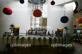 15.07.2004 Shanghai, China,  DTM, Thursday, People wait in line for the elevator in the 468-meter high Oriental Pearl TV tower to go up to one of the viewing points - DTM Season 2004 at Pu Dong Street Circuit Shanghai (Deutsche Tourenwagen Masters)