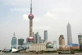 15.07.2004 Shanghai, China,  DTM, Thursday, Skyline of the Pudong district with the 468-meter high Oriental Pearl TV tower, the Oriental Riverside hotel and the the 421-meter high Hyatt Hotel - DTM Season 2004 at Pu Dong Street Circuit Shanghai (Deutsche Tourenwagen Masters)