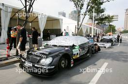 17.07.2004 Shanghai, China,  DTM, Saturday, The car of Gary Paffett (GBR), C-Klasse AMG-Mercedes, AMG-Mercedes C-Klasse, in the temporary pitlane - DTM Season 2004 at Pu Dong Street Circuit Shanghai (Deutsche Tourenwagen Masters)