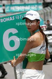 18.07.2004 Shanghai, China,  DTM, Sunday, Chinese grid girl - DTM Season 2004 at Pu Dong Street Circuit Shanghai (Deutsche Tourenwagen Masters)