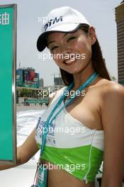 18.07.2004 Shanghai, China,  DTM, Sunday, Chinese grid girl - DTM Season 2004 at Pu Dong Street Circuit Shanghai (Deutsche Tourenwagen Masters)