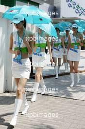 18.07.2004 Shanghai, China,  DTM, Sunday, Chinese grid girls - DTM Season 2004 at Pu Dong Street Circuit Shanghai (Deutsche Tourenwagen Masters)