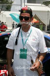 18.07.2004 Shanghai, China,  DTM, Sunday, Hans-Jurgen Abt (GER), Teamchef Abt-Audi, with a traditional Chinese hat - DTM Season 2004 at Pu Dong Street Circuit Shanghai (Deutsche Tourenwagen Masters)