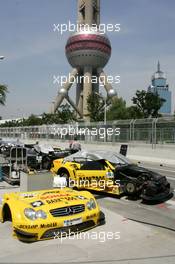 18.07.2004 Shanghai, China,  DTM, Sunday, The car of Jarek Janis (CZE), Sonax Dark Dog AMG-Mercedes, Mercedes CLK-DTM, in the temporary pitlane. In the background the 468-meter high Oriental Pearl TV tower - DTM Season 2004 at Pu Dong Street Circuit Shanghai (Deutsche Tourenwagen Masters)
