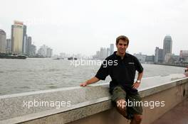 15.07.2004 Shanghai, China,  DTM, Thursday, DTM driver Jeroen Bleekemolen (NED), OPC Euroteam, Portrait, in front of the Huangpu river - DTM Season 2004 at Pu Dong Street Circuit Shanghai (Deutsche Tourenwagen Masters)