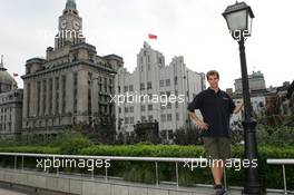 15.07.2004 Shanghai, China,  DTM, Thursday, DTM driver Jeroen Bleekemolen (NED), OPC Euroteam, Portrait, with in the background the Customs House with it's typical clockwork modelled to the clockwork of the London's Big Ben - DTM Season 2004 at Pu Dong Street Circuit Shanghai (Deutsche Tourenwagen Masters)