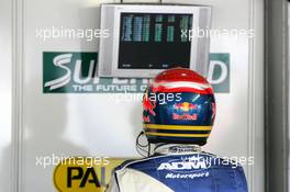 10.09.2004 Dijon, France, Friday 10 September 2004, Norbert Siedler, AUT, ADM Motorsport, checking the laptimes on a monitor - SUPERFUND EURO 3000 Championship Rd 7, Circuit Dijon-Prenois, France, FRA - SUPERFUND COPYRIGHT FREE editorial use only
