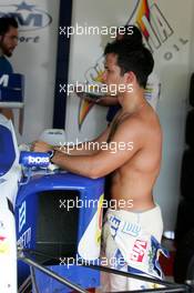 10.09.2004 Dijon, France, Friday 10 September 2004, Allam Khodair, BRA, ADM Motorsport, portrait, trying to cool down after the 2nd free practice session - SUPERFUND EURO 3000 Championship Rd 7, Circuit Dijon-Prenois, France, FRA - SUPERFUND COPYRIGHT FREE editorial use only