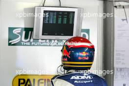 10.09.2004 Dijon, France, Friday 10 September 2004, Norbert Siedler, AUT, ADM Motorsport, checking the laptimes on a monitor during the free practice session - SUPERFUND EURO 3000 Championship Rd 7, Circuit Dijon-Prenois, France, FRA - SUPERFUND COPYRIGHT FREE editorial use only