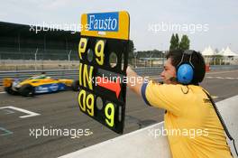 10.09.2004 Dijon, France, Friday 10 September 2004, Mechanic holding up the pitboard for Fausto Ippoliti, ITA, Draco Racing Jr. team, track, action - SUPERFUND EURO 3000 Championship Rd 7, Circuit Dijon-Prenois, France, FRA - SUPERFUND COPYRIGHT FREE editorial use only