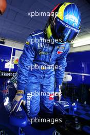 10.09.2004 Dijon, France, Friday 10 September 2004, Fabrizio Del Monte, ITA, GP Racing, portrait, getting in the car - SUPERFUND EURO 3000 Championship Rd 7, Circuit Dijon-Prenois, France, FRA - SUPERFUND COPYRIGHT FREE editorial use only