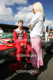 12.09.2004 Dijon, France, Sunday 12 September 2004, Alex Lloyd, GBR, John Village Automotive, portrait. relaxing on his car while chatting with his girlfriend Sam - SUPERFUND EURO 3000 Championship Rd 7, Circuit Dijon-Prenois, France, FRA - SUPERFUND COPYRIGHT FREE editorial use only