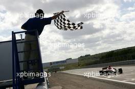 12.09.2004 Dijon, France, Sunday 12 September 2004, Alex Lloyd, GBR, John Village Automotive, track, action, receiving the checkered flag to win the race - SUPERFUND EURO 3000 Championship Rd 7, Circuit Dijon-Prenois, France, FRA - SUPERFUND COPYRIGHT FREE editorial use only