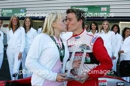 12.09.2004 Dijon, France, Sunday 12 September 2004, Alex Lloyd, GBR, John Village Automotive, voted the man of the race for his race at Donington Park, with his girlfriend Sam - SUPERFUND EURO 3000 Championship Rd 7, Circuit Dijon-Prenois, France, FRA - SUPERFUND COPYRIGHT FREE editorial use only