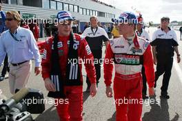 12.09.2004 Dijon, France, Sunday 12 September 2004, A 1-2 victory for John Village Automotive with Alex Lloyd, GBR, John Village Automotive, portrait (1st, right) and Jonathan Reid, NZL, John Village Automotive, portrait (2nd, left) - SUPERFUND EURO 3000 Championship Rd 7, Circuit Dijon-Prenois, France, FRA - SUPERFUND COPYRIGHT FREE editorial use only