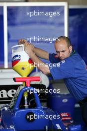 29.05.2004 Estoril, Portugal, Saturday 29 May 2004, A mechanic refuelling the car - SUPERFUND EURO 3000 Championship Rd 2, Estoril, Portugal, PRT - SUPERFUND COPYRIGHT FREE editorial use only