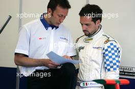 29.05.2004 Estoril, Portugal, Saturday 29 May 2004, Edoardo Bisconcini, ITA, Euronova, portrait, discussing some data with his engineer - SUPERFUND EURO 3000 Championship Rd 2, Estoril, Portugal, PRT - SUPERFUND COPYRIGHT FREE editorial use only