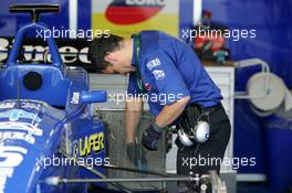 29.05.2004 Estoril, Portugal, Saturday 29 May 2004, Mechanic cleaning the radiators from sand and dust - SUPERFUND EURO 3000 Championship Rd 2, Estoril, Portugal, PRT - SUPERFUND COPYRIGHT FREE editorial use only