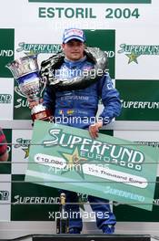 30.05.2004 Estoril, Portugal, Sunday 30 May 2004, Podium, Fabrizio Del Monte, ITA, GP Racing, with the winners cheque of 10.000 euro - SUPERFUND EURO 3000 Championship Rd 2, Estoril, Portugal, PRT - SUPERFUND COPYRIGHT FREE editorial use only