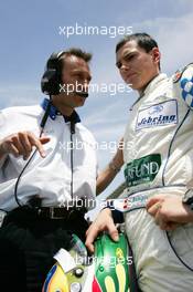 30.05.2004 Estoril, Portugal, Sunday 30 May 2004, Bernard Auinger, AUT,  Euronova, portrait, discussing the latest issues before the race - SUPERFUND EURO 3000 Championship Rd 2, Estoril, Portugal, PRT - SUPERFUND COPYRIGHT FREE editorial use only